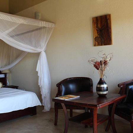 Okutala Etosha Lodge Outjo Bagian luar foto
