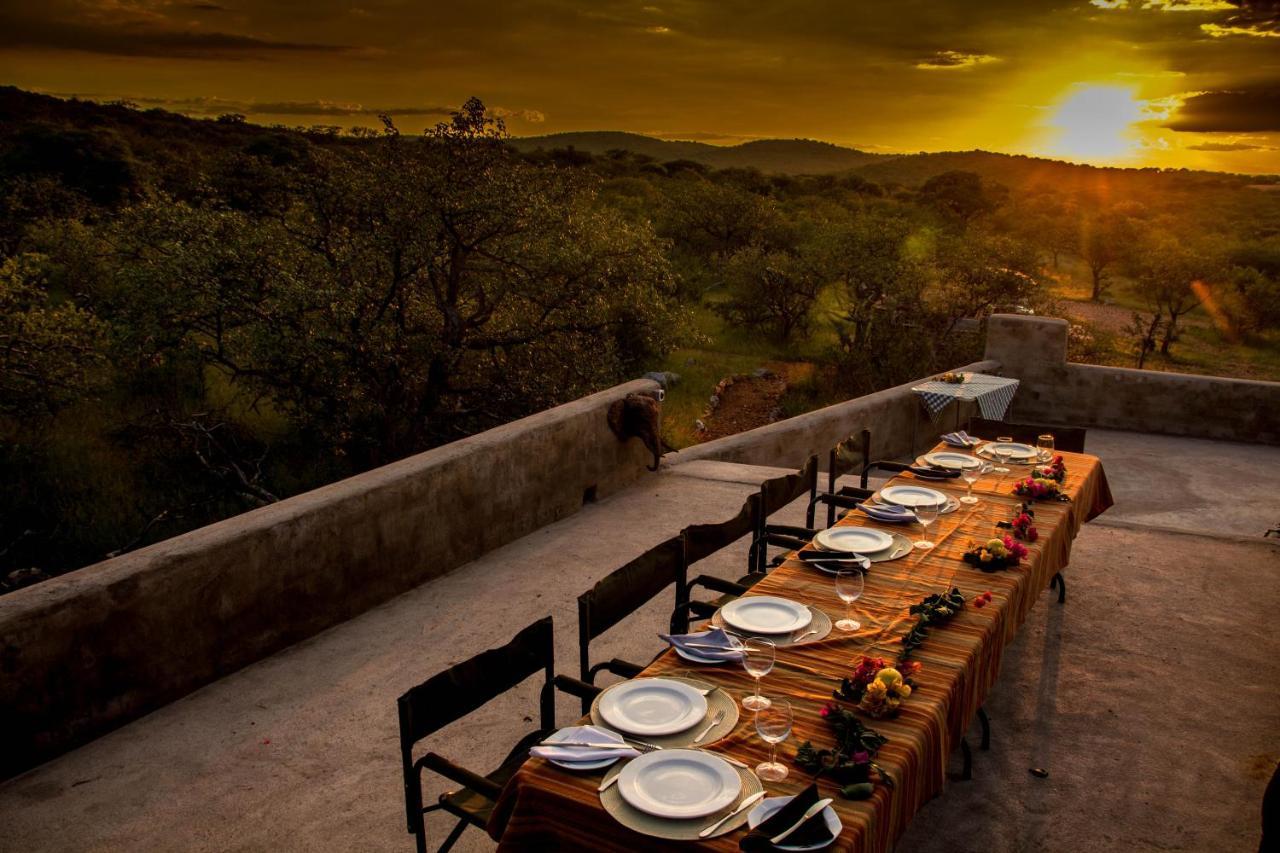 Okutala Etosha Lodge Outjo Bagian luar foto